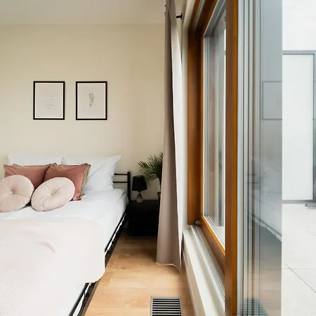 Cosy - Ksiecia Witolda Street - View - Parking Place アパート ヴロツワフ